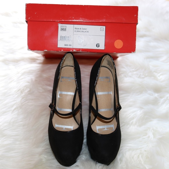 Used black Elle faux suede pump with straps. - Picture 5 of 7